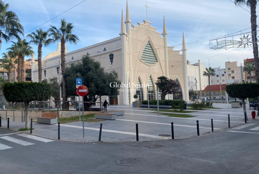 Wederverkoop - APPARTEMENT -
TORREVIEJA - Estacion de autobuses