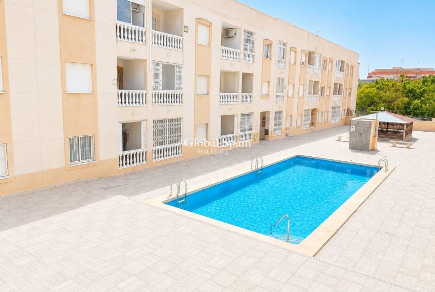 Wederverkoop - APPARTEMENT -
TORREVIEJA - Estacion de autobuses