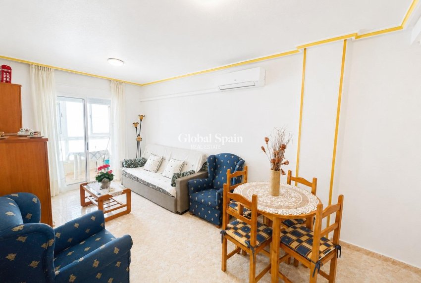 Wederverkoop - APPARTEMENT -
TORREVIEJA - Estacion de autobuses