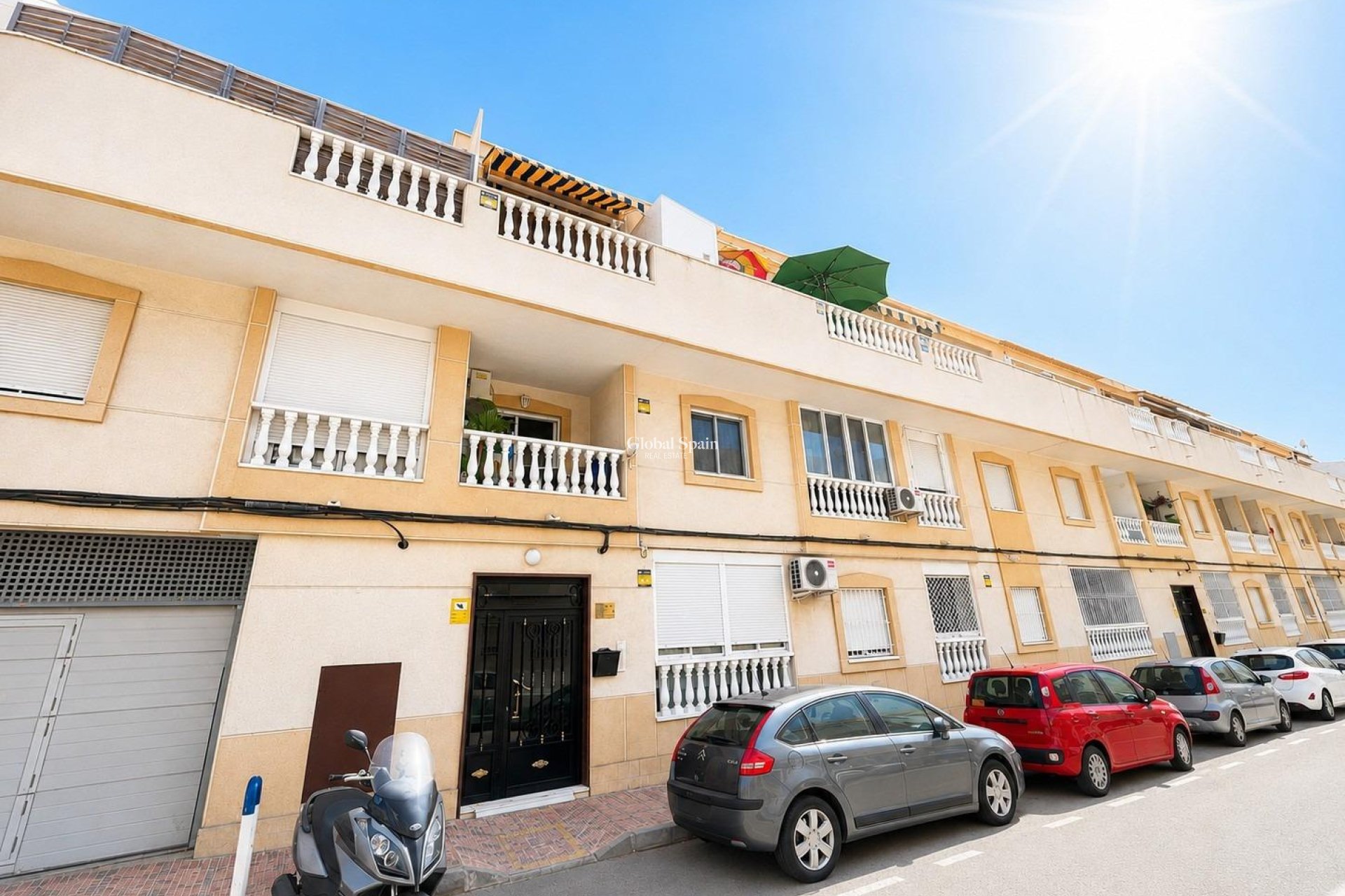 Wederverkoop - APPARTEMENT -
TORREVIEJA - Estacion de autobuses
