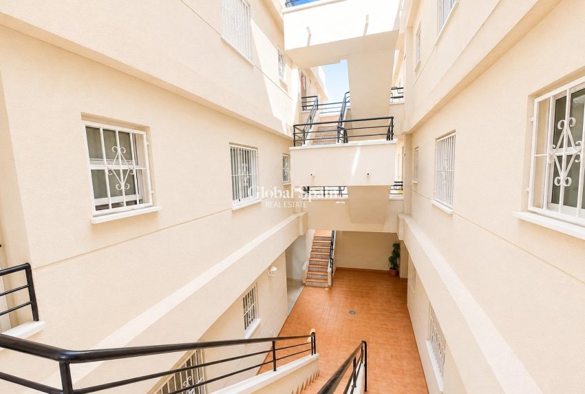 Wederverkoop - APPARTEMENT -
TORREVIEJA - Estacion de autobuses