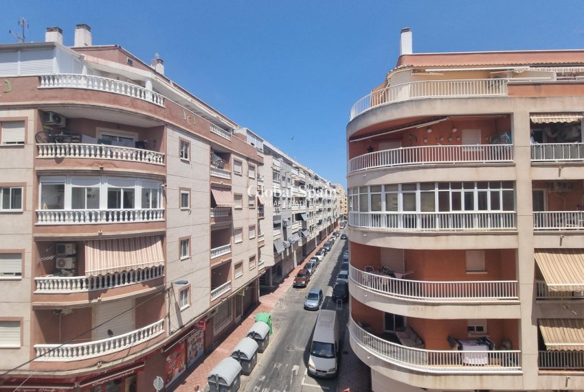 Wederverkoop - APPARTEMENT -
TORREVIEJA - Estacion de autobuses
