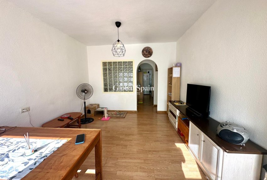 Wederverkoop - APPARTEMENT -
TORREVIEJA - Estacion de autobuses
