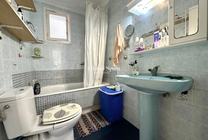 Wederverkoop - APPARTEMENT -
TORREVIEJA - Estacion de autobuses