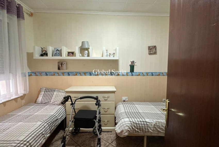 Wederverkoop - APPARTEMENT -
TORREVIEJA - Estacion de autobuses