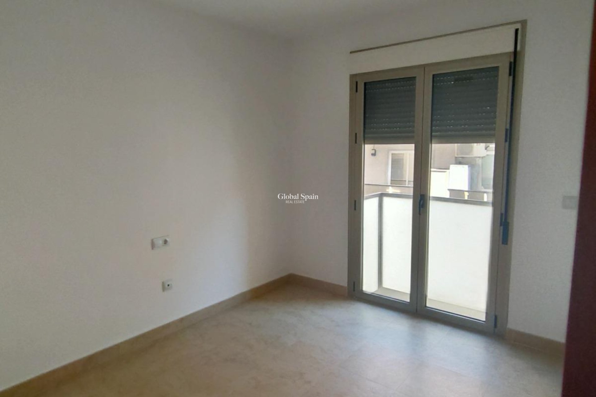 Wederverkoop - APPARTEMENT -
TORREVIEJA - Estacion de autobuses