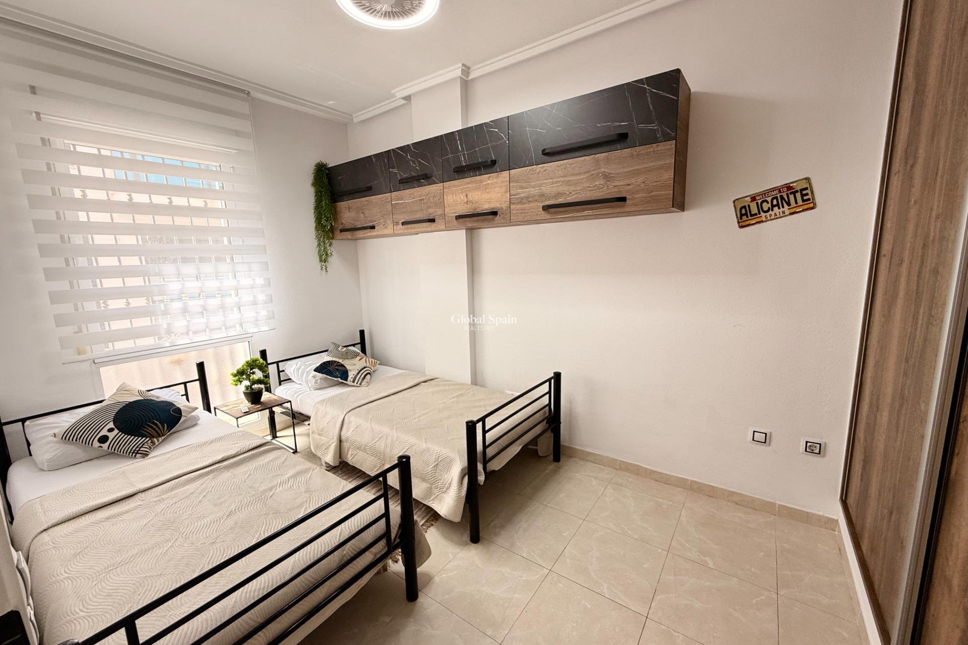 Wederverkoop - APPARTEMENT -
TORREVIEJA - Estacion de autobuses