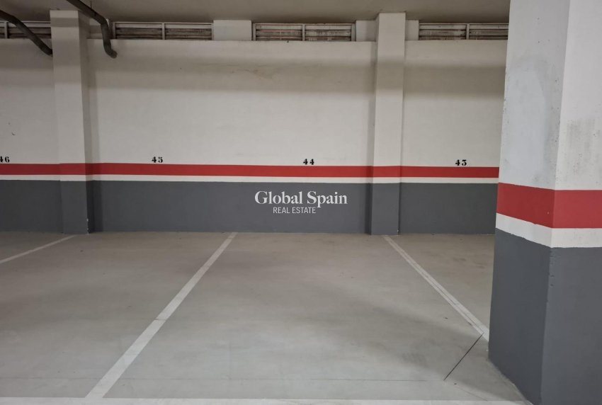 Wederverkoop - APPARTEMENT -
TORREVIEJA - Estacion de autobuses