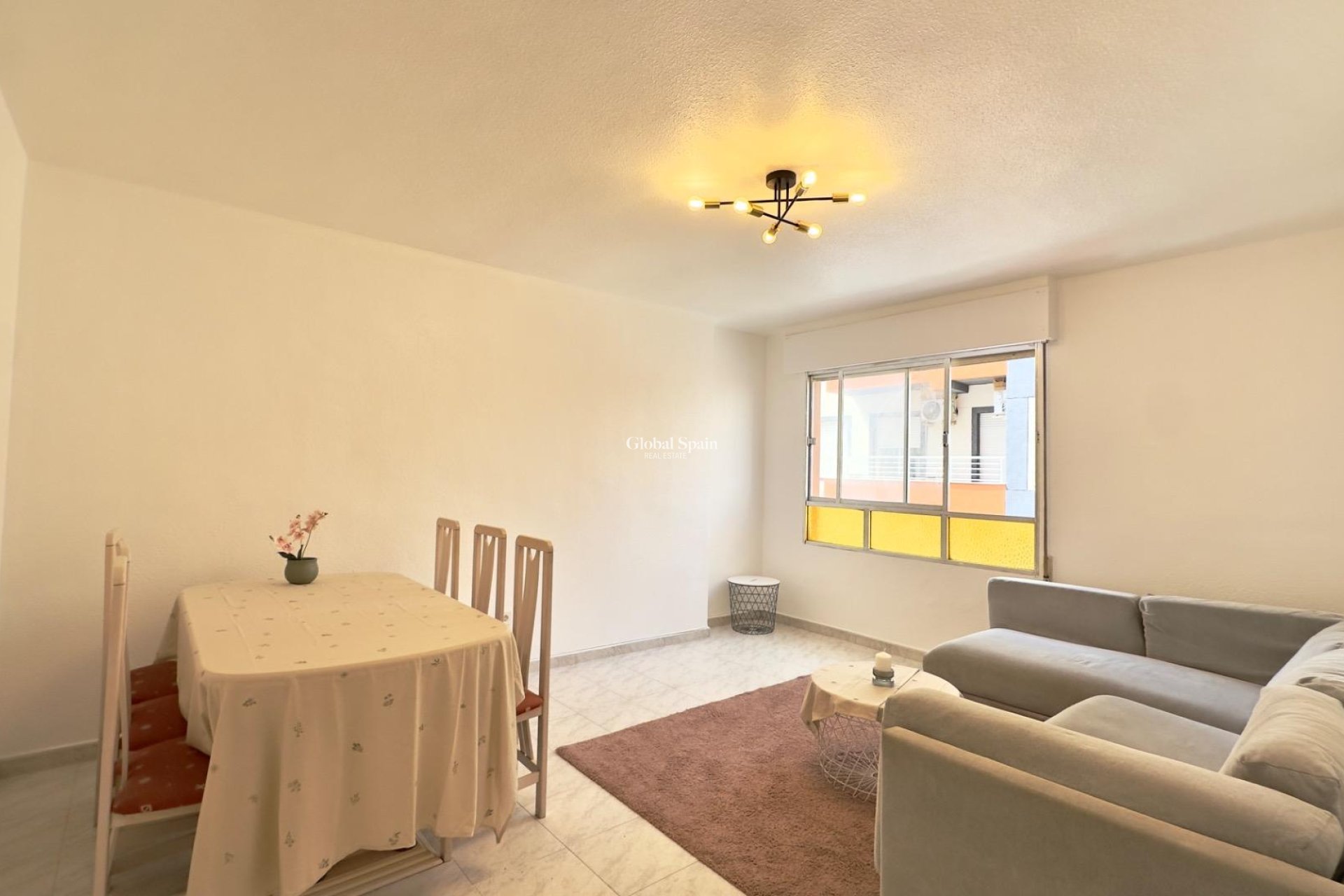 Wederverkoop - APPARTEMENT -
TORREVIEJA - Estacion de autobuses