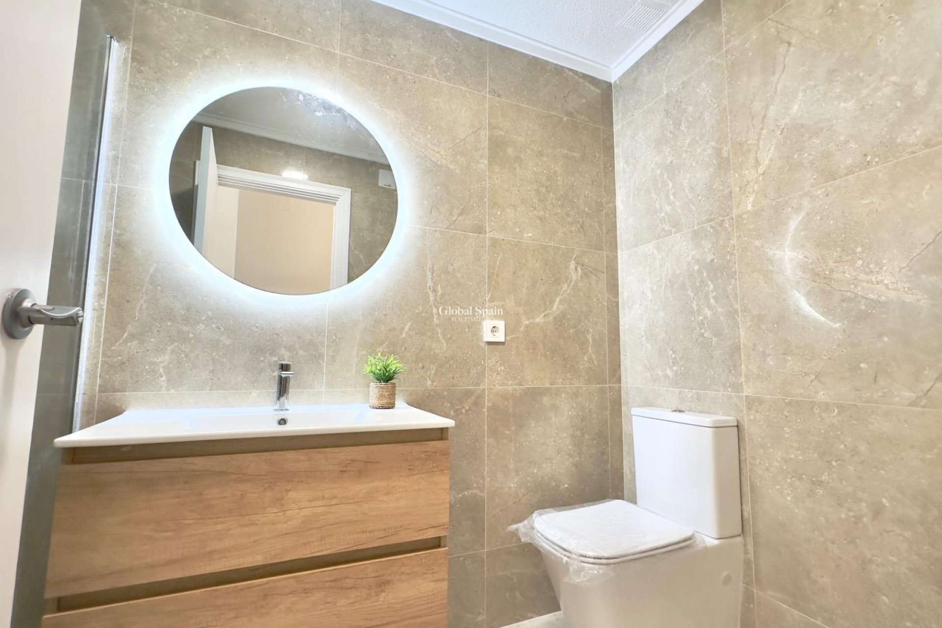 Wederverkoop - APPARTEMENT -
TORREVIEJA - Estacion de autobuses