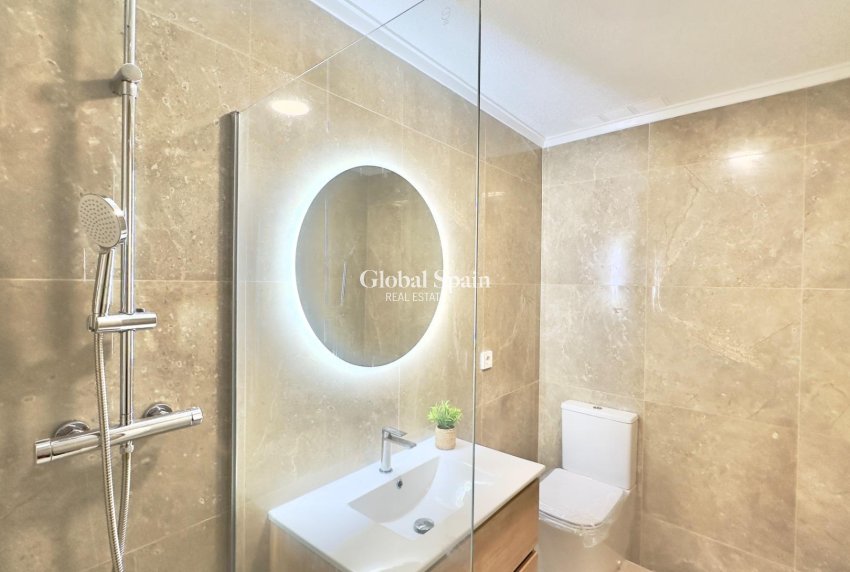 Wederverkoop - APPARTEMENT -
TORREVIEJA - Estacion de autobuses