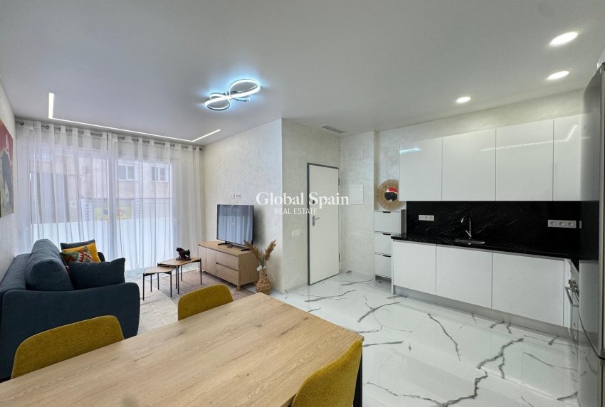 Wederverkoop - APPARTEMENT -
TORREVIEJA - Estacion de autobuses