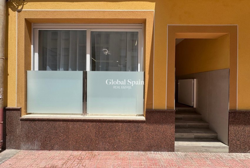 Wederverkoop - APPARTEMENT -
TORREVIEJA - Estacion de autobuses