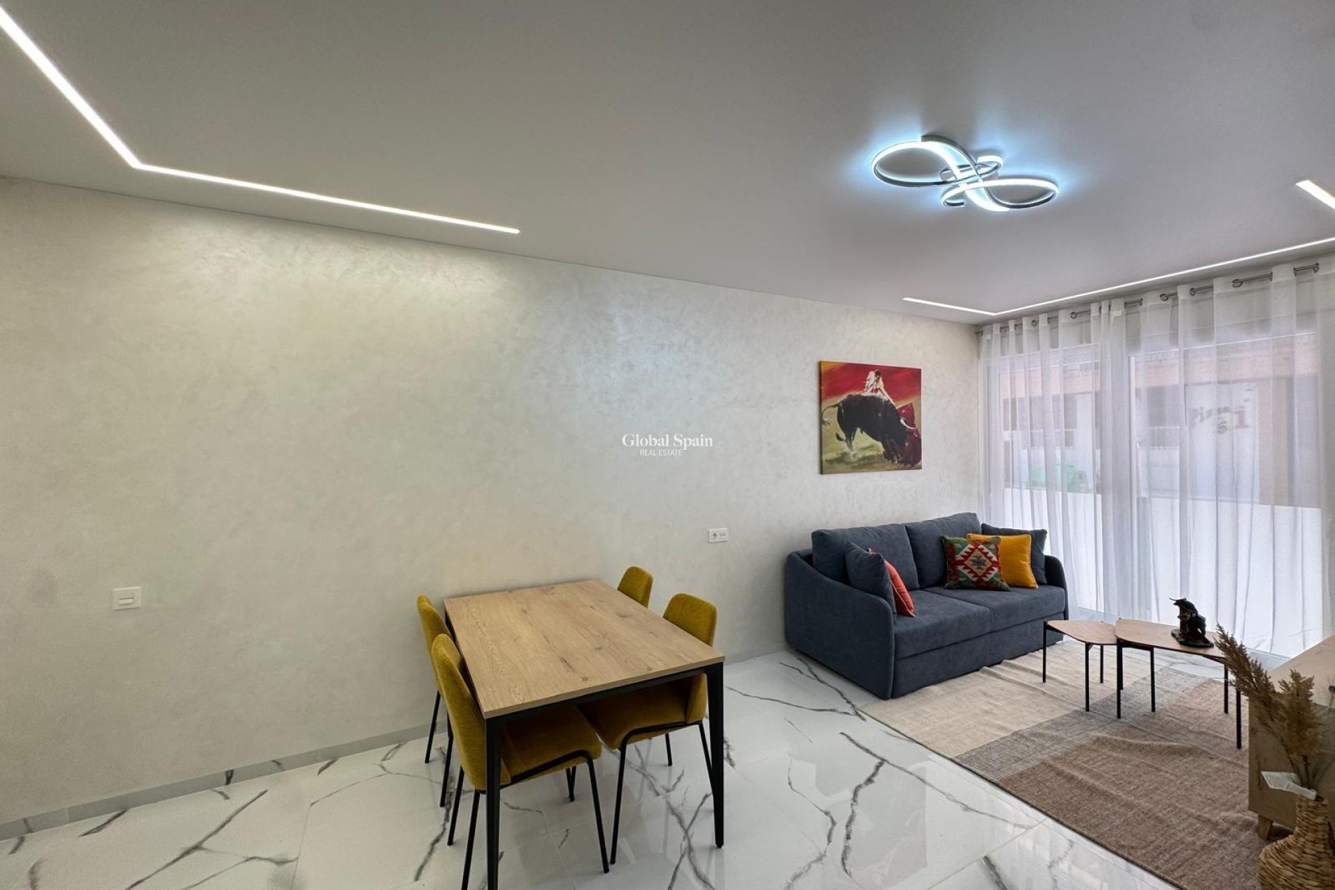 Wederverkoop - APPARTEMENT -
TORREVIEJA - Estacion de autobuses
