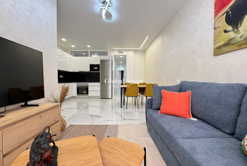 Wederverkoop - APPARTEMENT -
TORREVIEJA - Estacion de autobuses