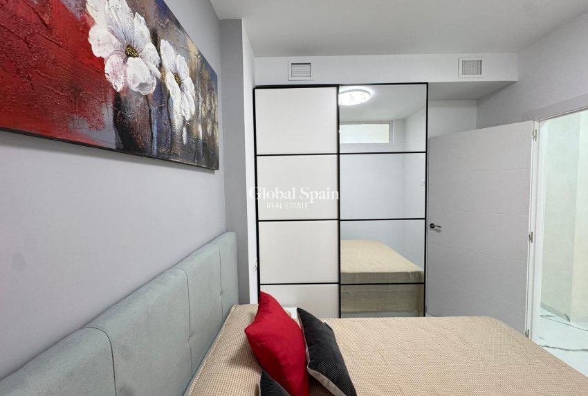 Wederverkoop - APPARTEMENT -
TORREVIEJA - Estacion de autobuses
