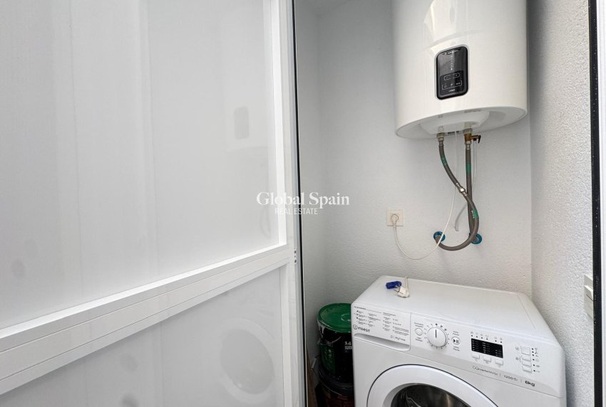Wederverkoop - APPARTEMENT -
TORREVIEJA - Estacion de autobuses