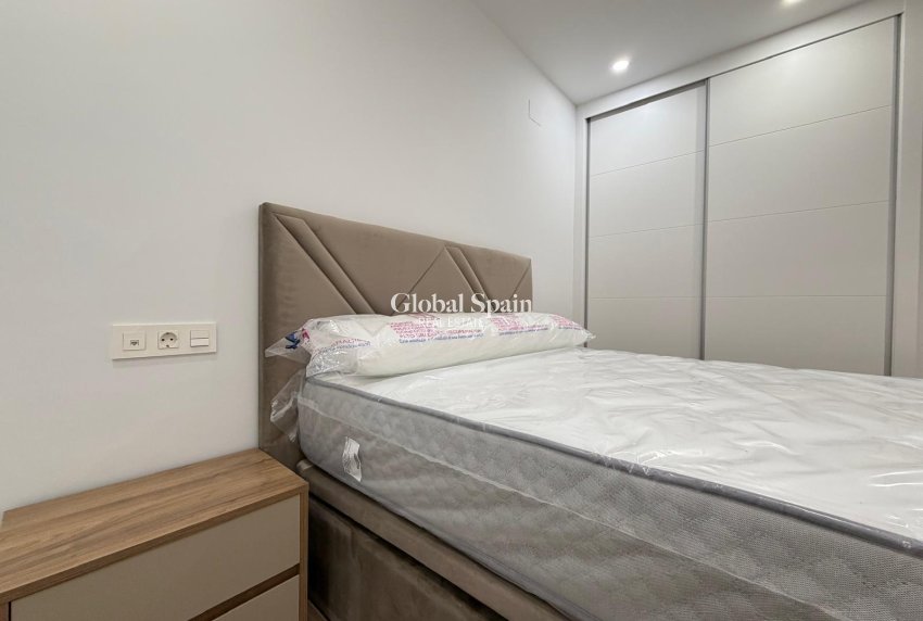 Wederverkoop - APPARTEMENT -
TORREVIEJA - Estacion de autobuses