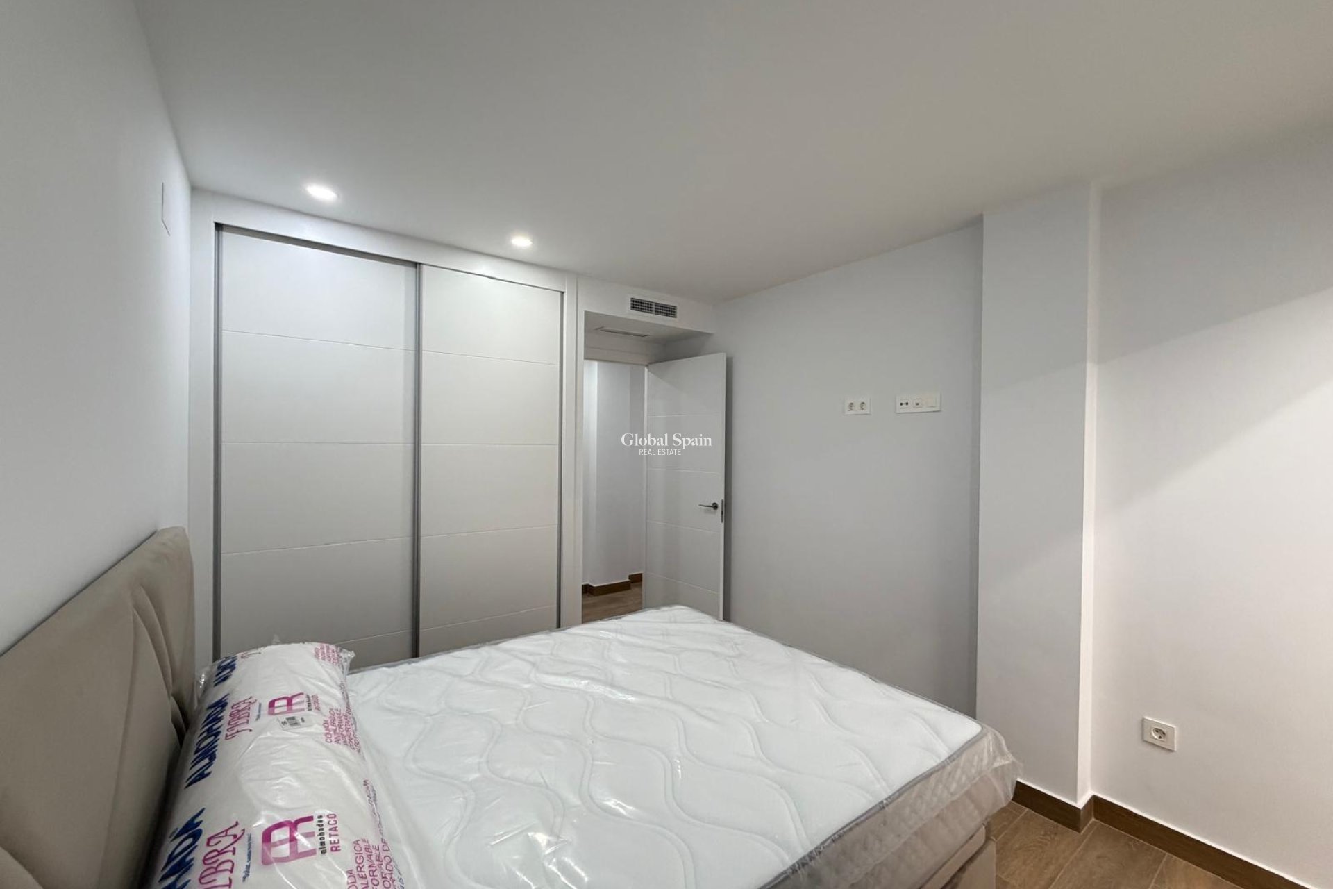 Wederverkoop - APPARTEMENT -
TORREVIEJA - Estacion de autobuses