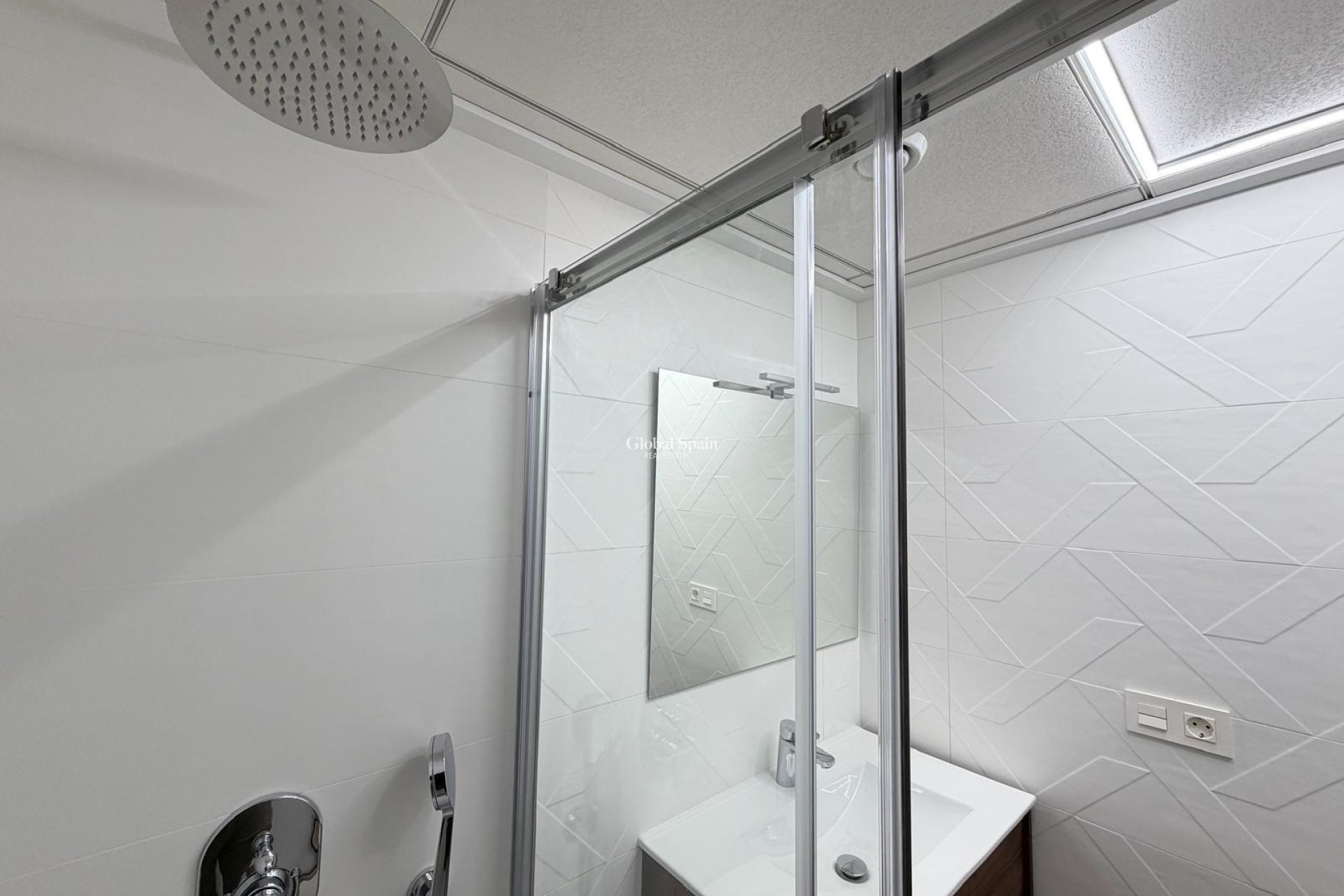 Wederverkoop - APPARTEMENT -
TORREVIEJA - Estacion de autobuses