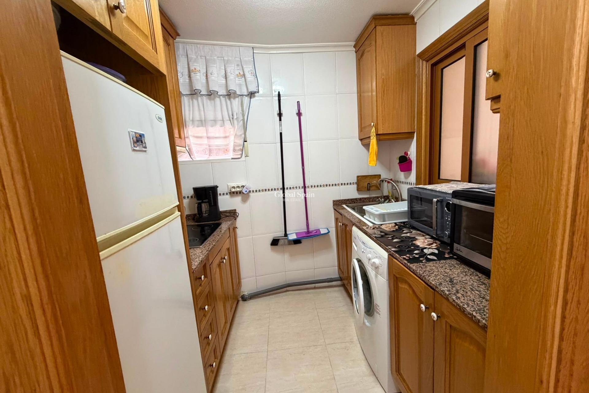 Wederverkoop - APPARTEMENT -
TORREVIEJA - Estacion de autobuses