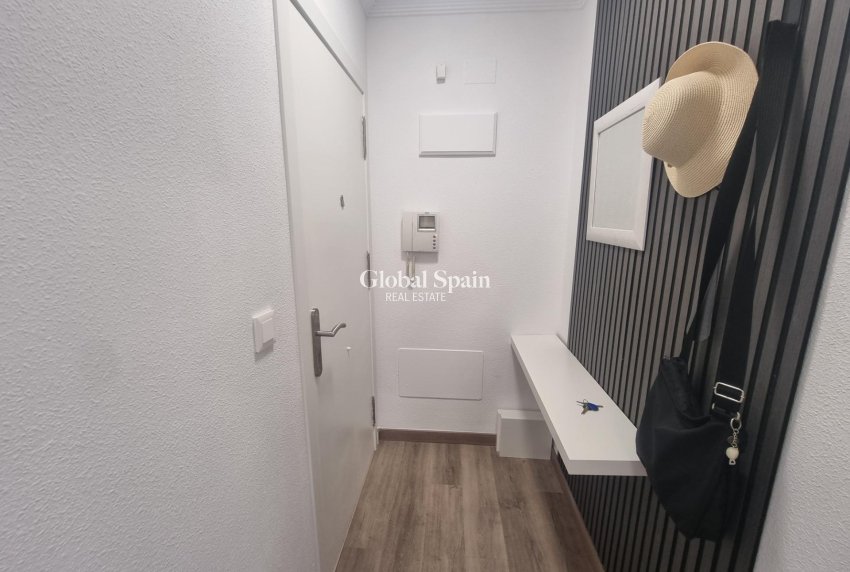 Wederverkoop - APPARTEMENT -
TORREVIEJA - Estacion de autobuses