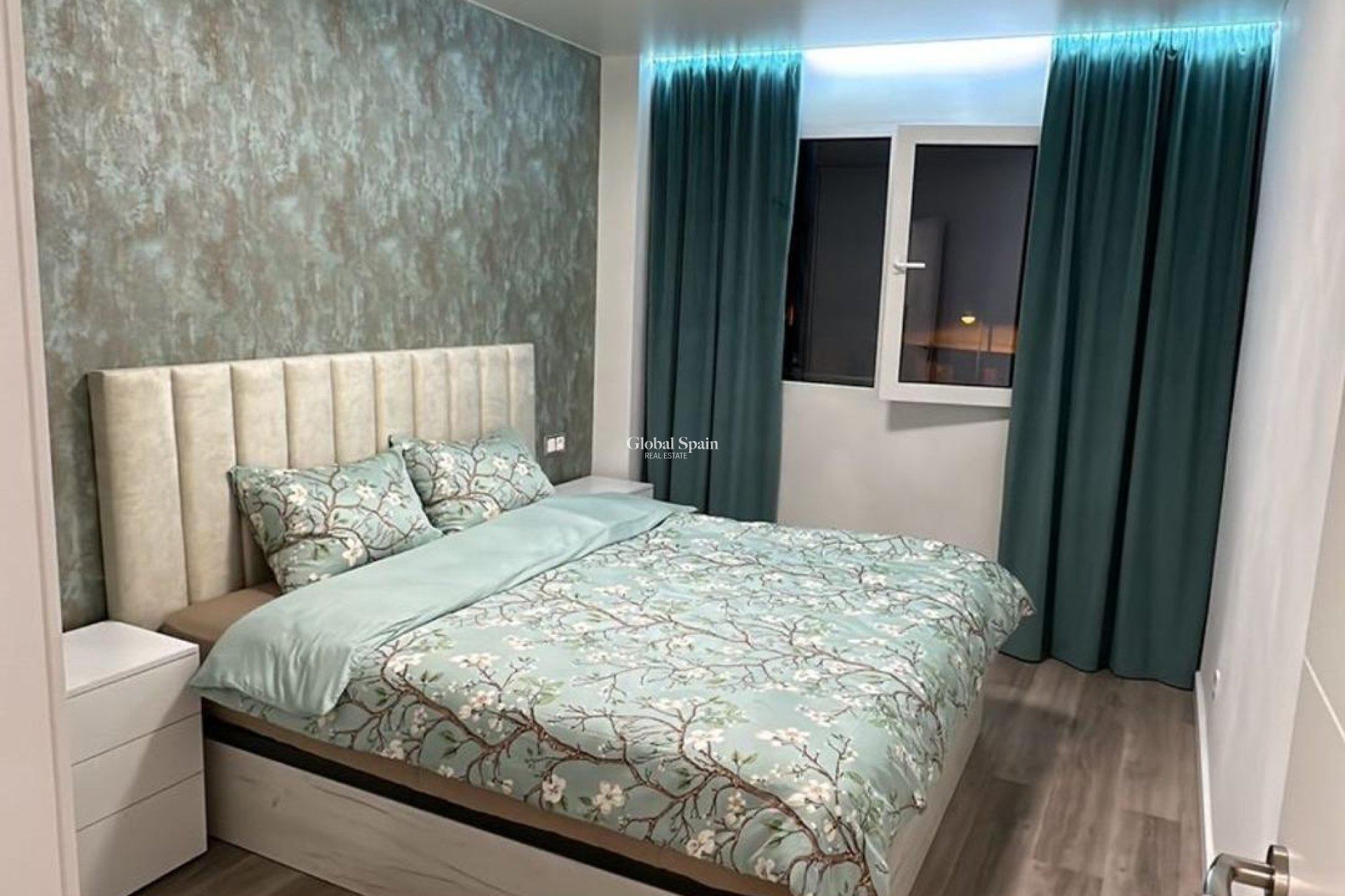 Wederverkoop - APPARTEMENT -
TORREVIEJA - Estacion de autobuses