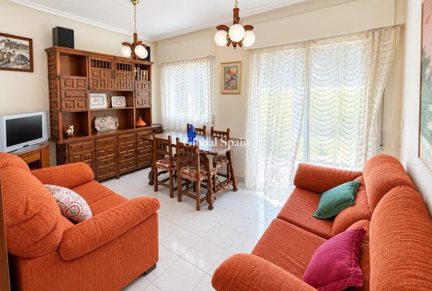 Wederverkoop - APPARTEMENT -
TORREVIEJA - Estacion de autobuses