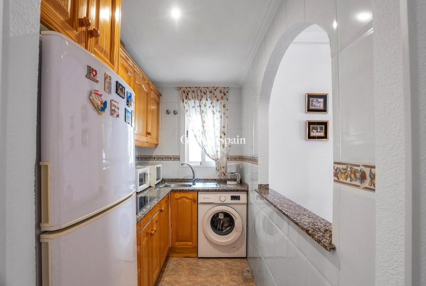 Wederverkoop - APPARTEMENT -
TORREVIEJA - Estacion de autobuses