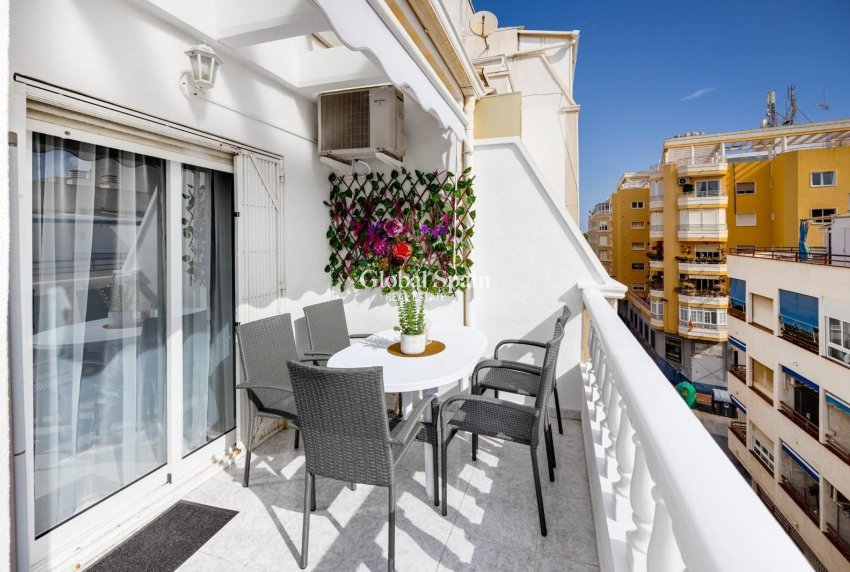 Wederverkoop - APPARTEMENT -
TORREVIEJA - Estacion de autobuses