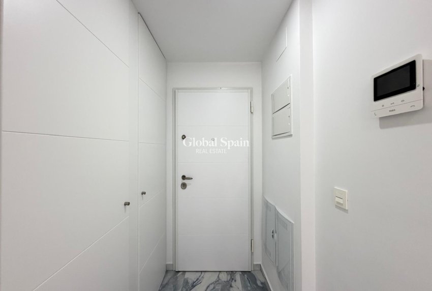 Wederverkoop - APPARTEMENT -
TORREVIEJA - Estacion de autobuses