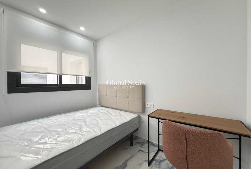 Wederverkoop - APPARTEMENT -
TORREVIEJA - Estacion de autobuses