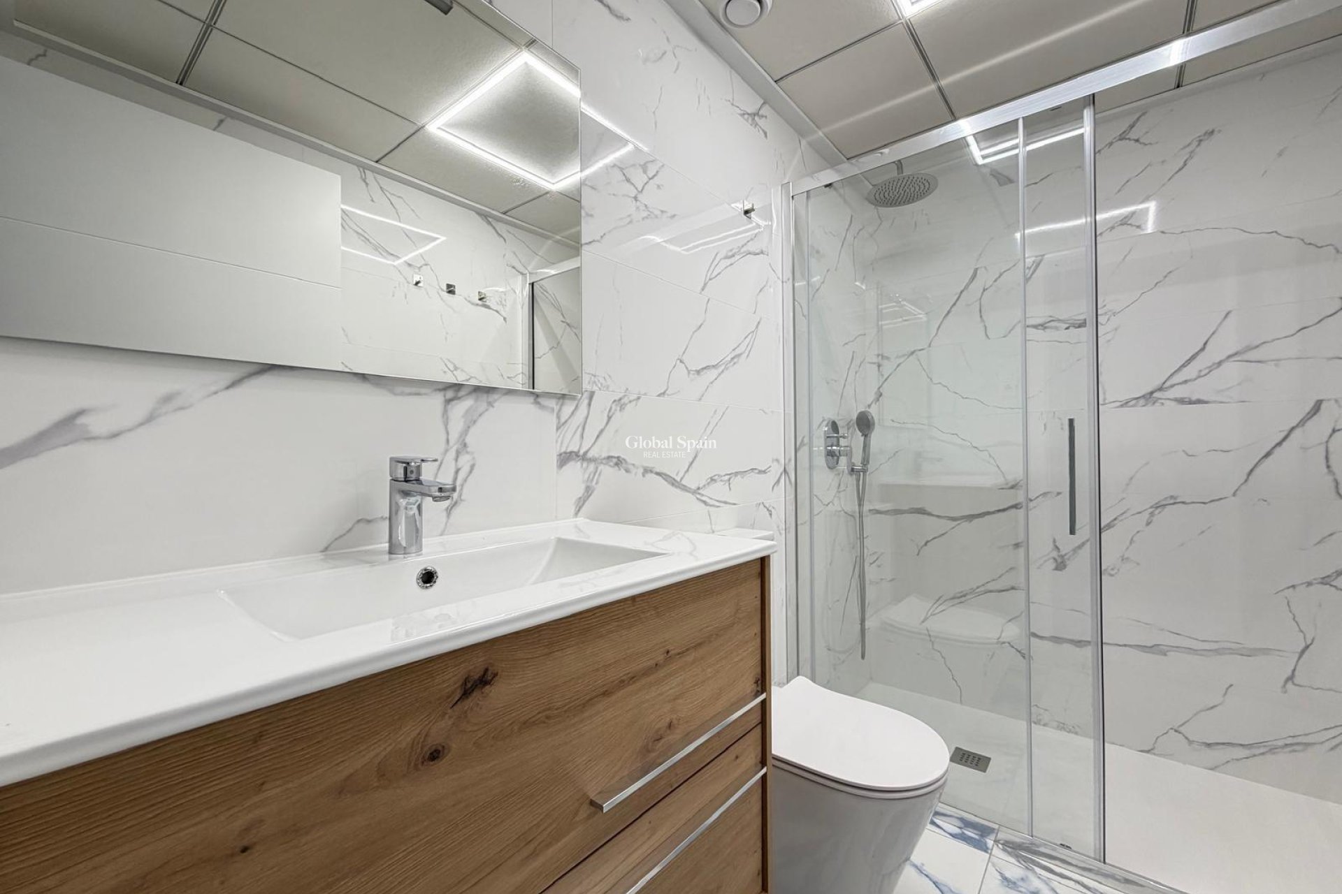 Wederverkoop - APPARTEMENT -
TORREVIEJA - Estacion de autobuses