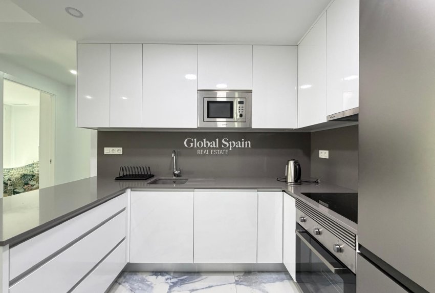 Wederverkoop - APPARTEMENT -
TORREVIEJA - Estacion de autobuses