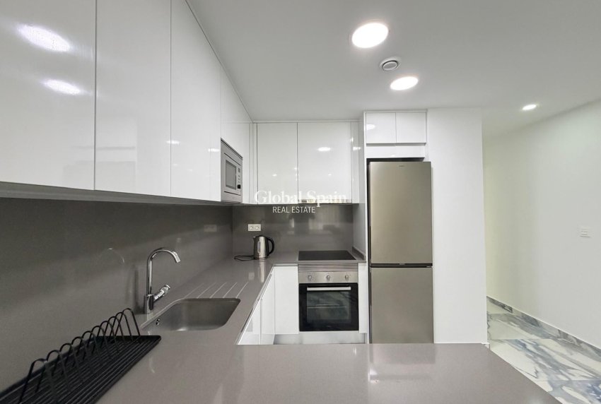 Wederverkoop - APPARTEMENT -
TORREVIEJA - Estacion de autobuses