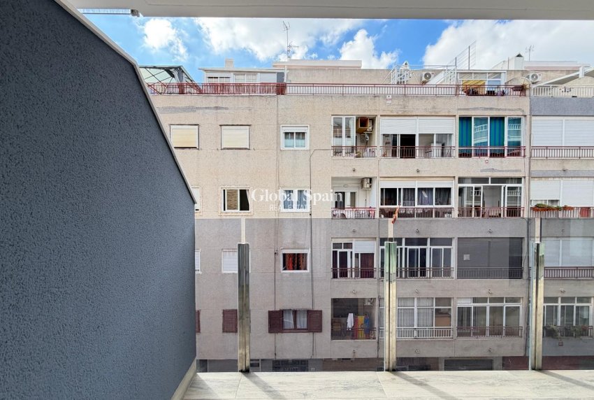 Wederverkoop - APPARTEMENT -
TORREVIEJA - Estacion de autobuses