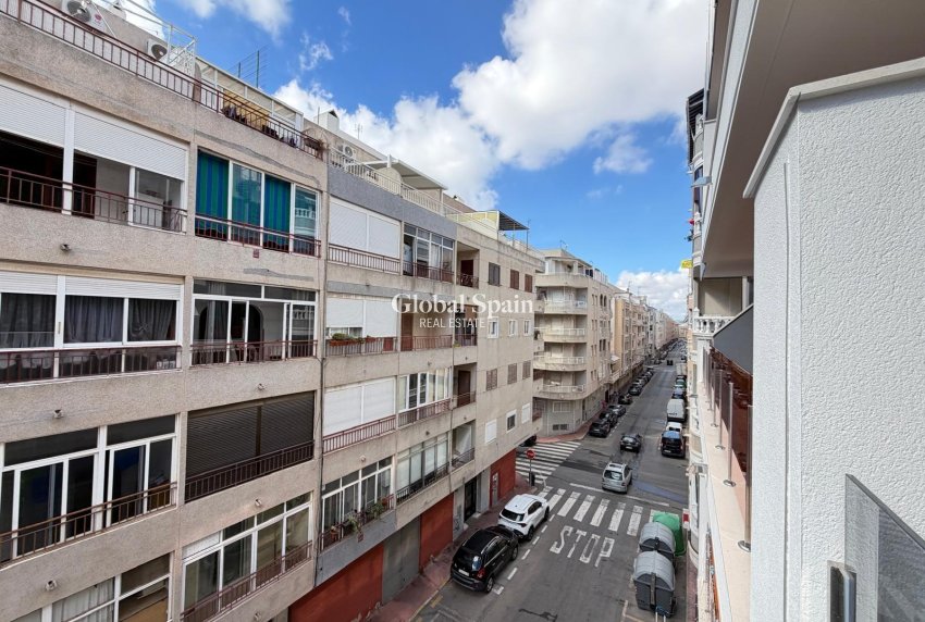 Wederverkoop - APPARTEMENT -
TORREVIEJA - Estacion de autobuses