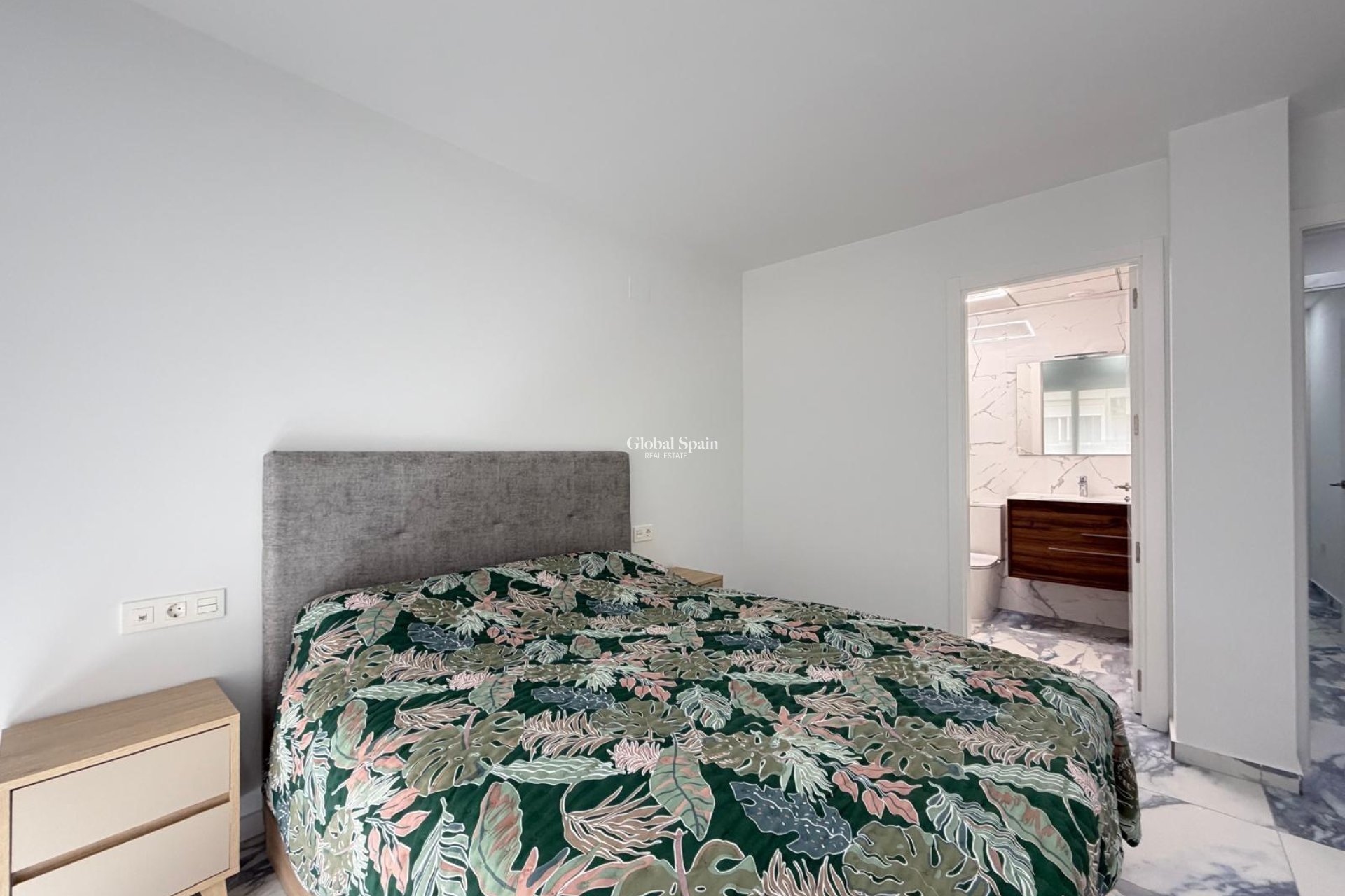 Wederverkoop - APPARTEMENT -
TORREVIEJA - Estacion de autobuses