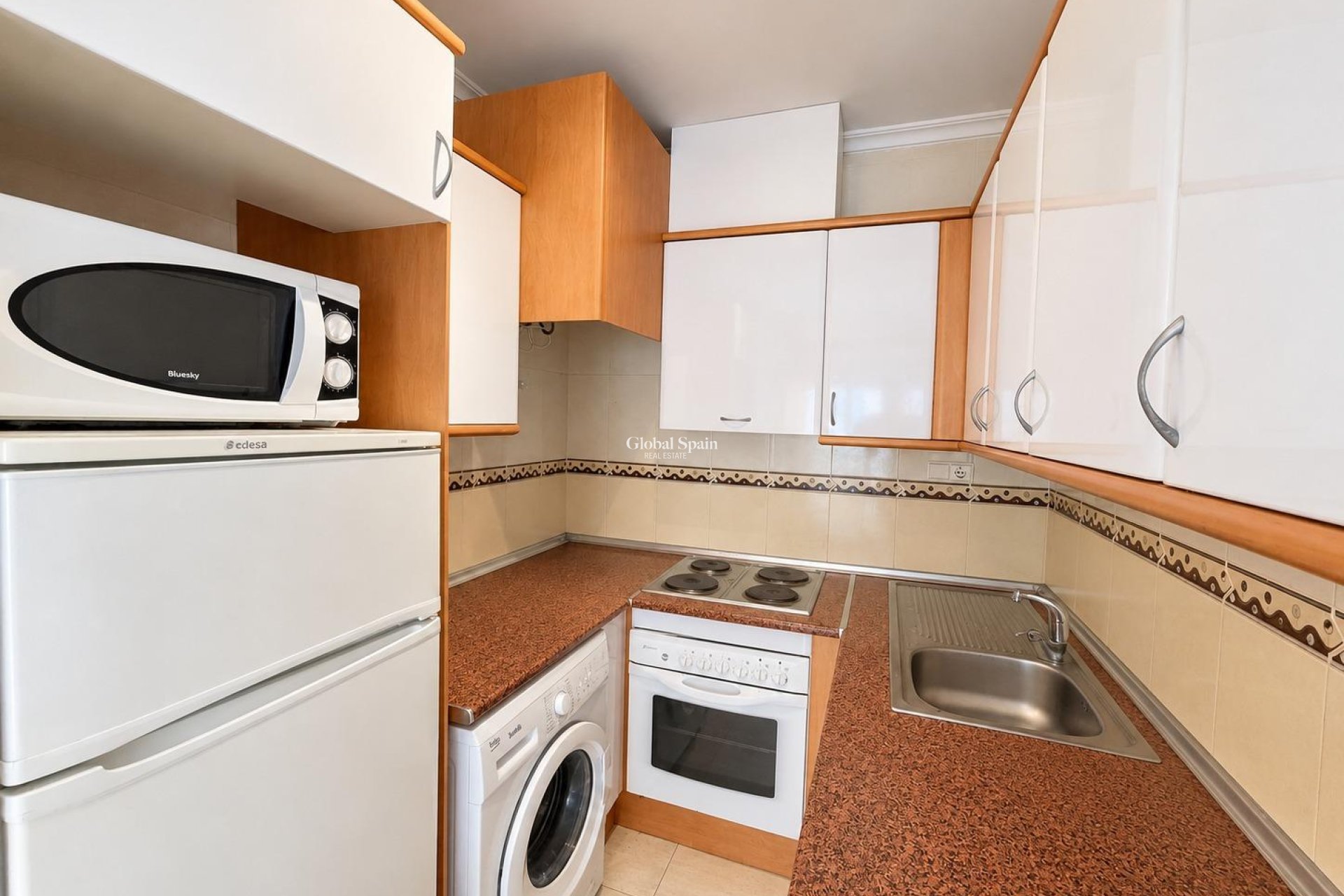 Wederverkoop - APPARTEMENT -
TORREVIEJA - Estacion de autobuses