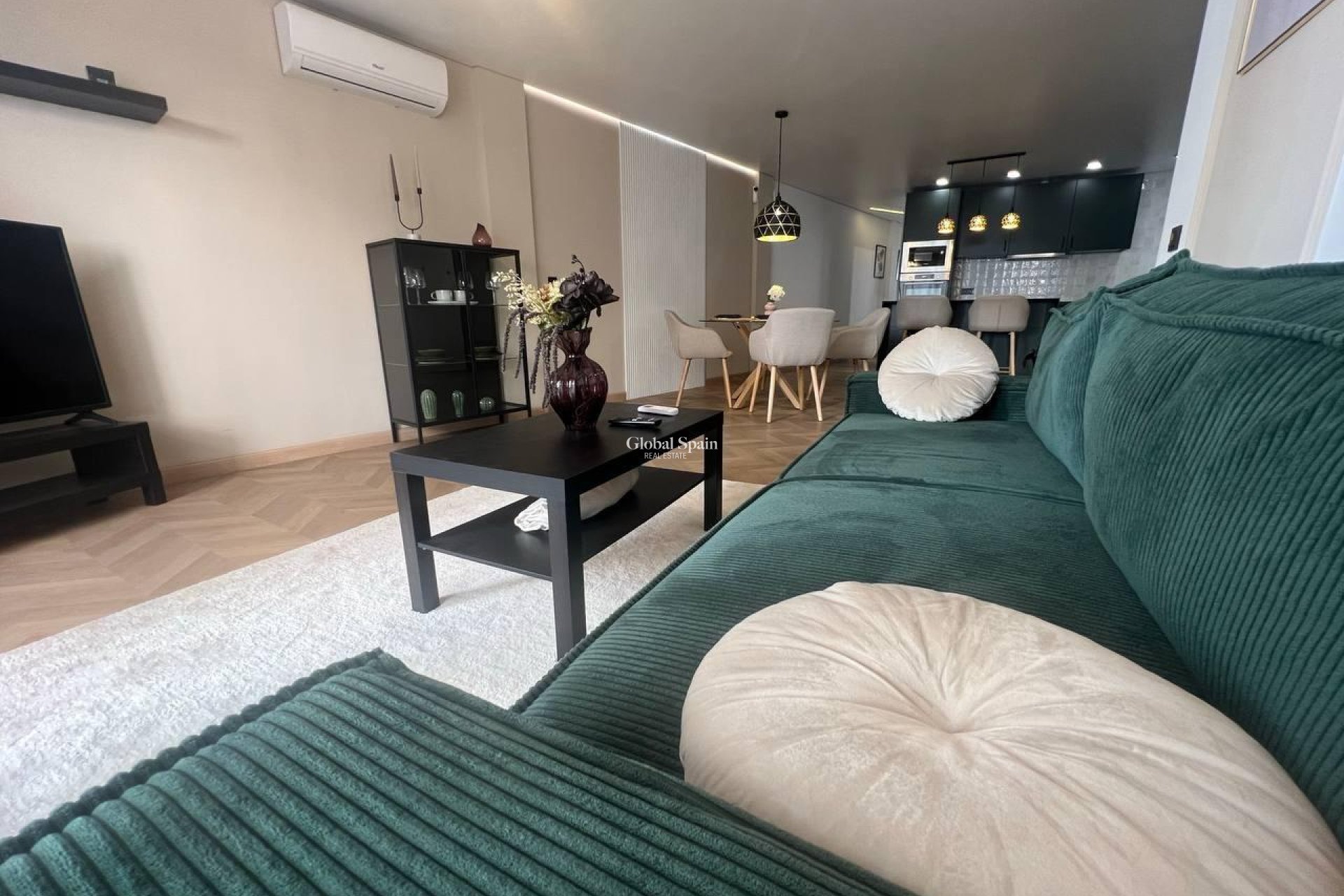 Wederverkoop - APPARTEMENT -
TORREVIEJA - Estacion de autobuses