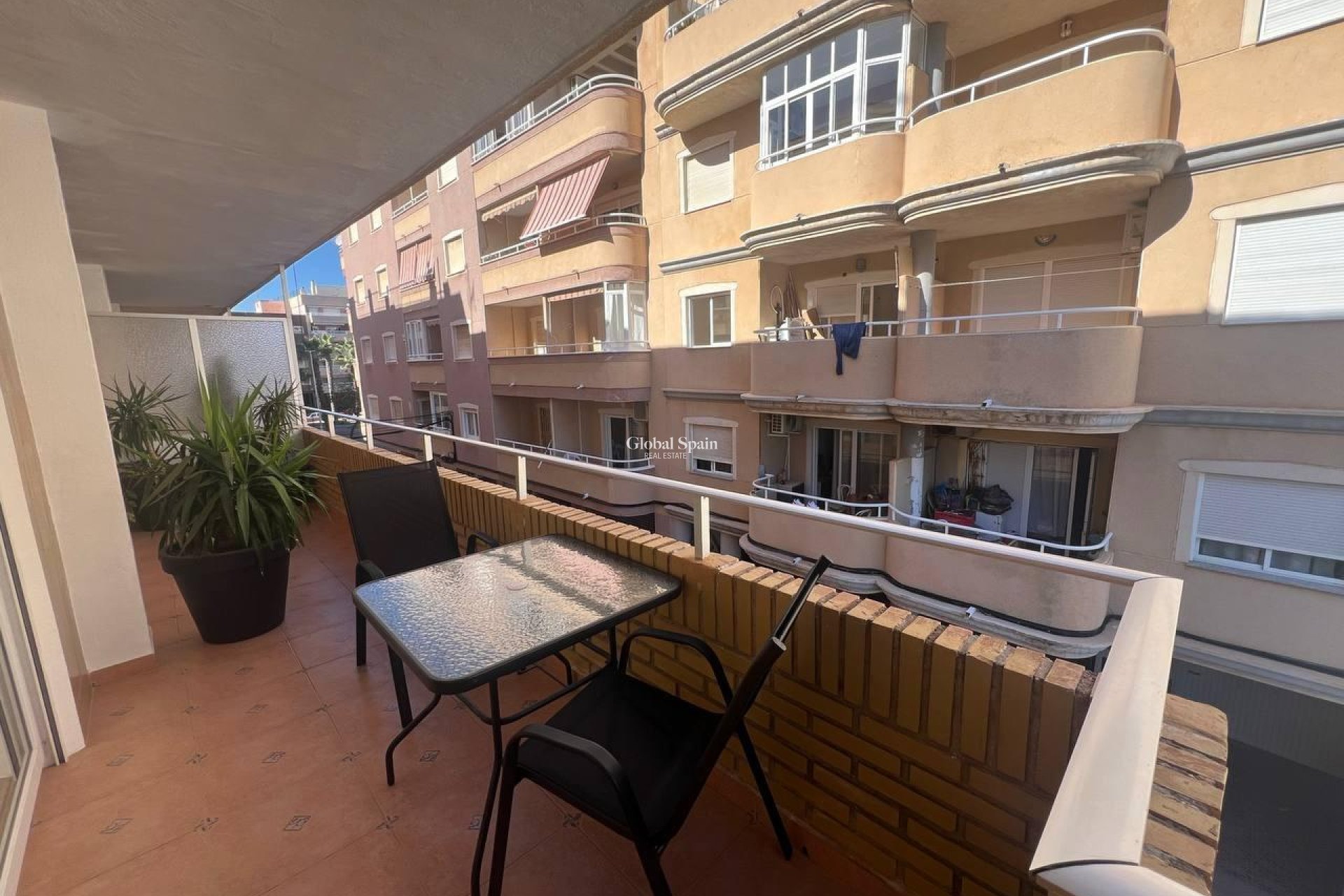 Wederverkoop - APPARTEMENT -
TORREVIEJA - Estacion de autobuses