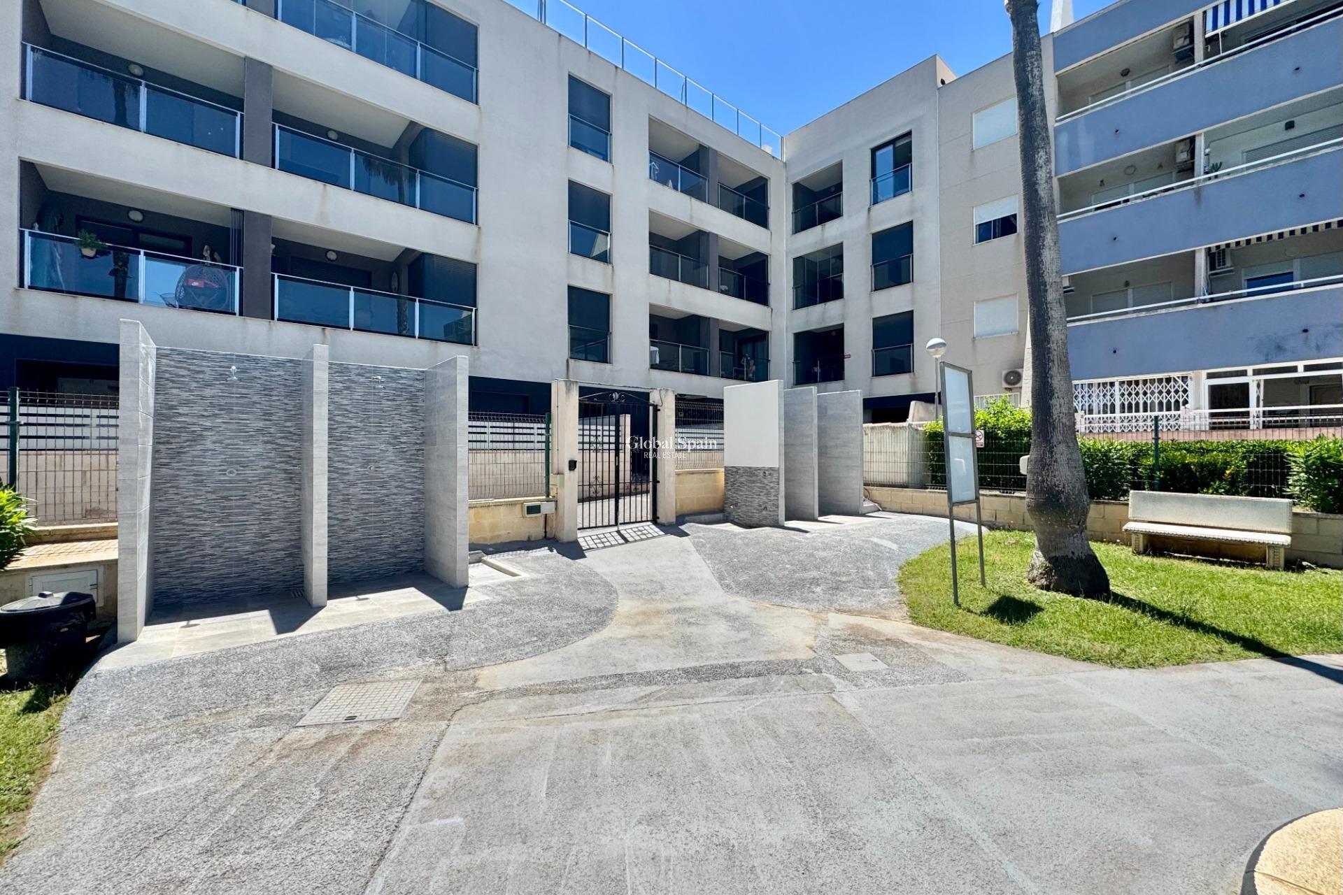 Wederverkoop - APPARTEMENT -
TORREVIEJA - Gaspar Perrelló