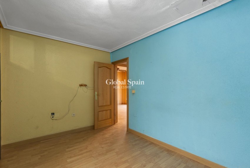 Wederverkoop - Appartement -
TORREVIEJA - Habaneras