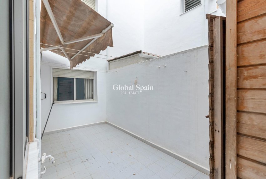 Wederverkoop - APPARTEMENT -
TORREVIEJA - Habaneras