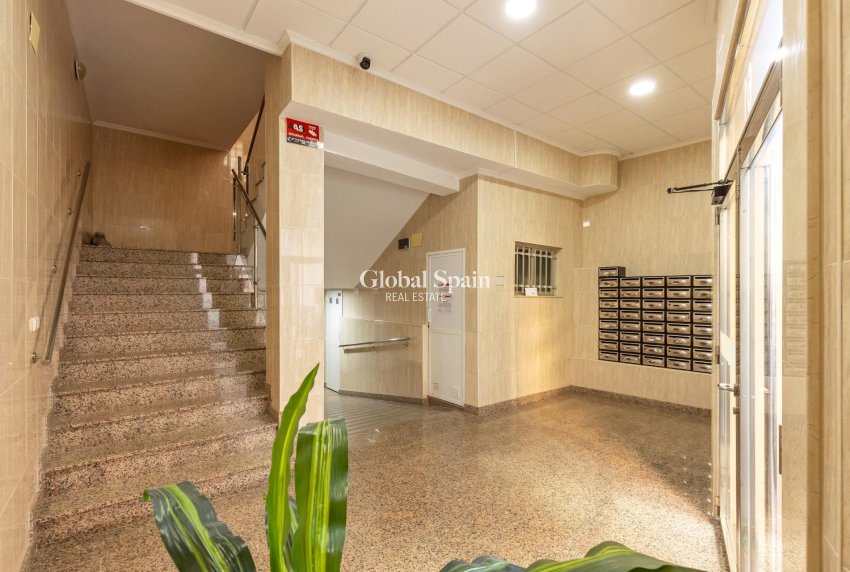 Wederverkoop - APPARTEMENT -
TORREVIEJA - Habaneras