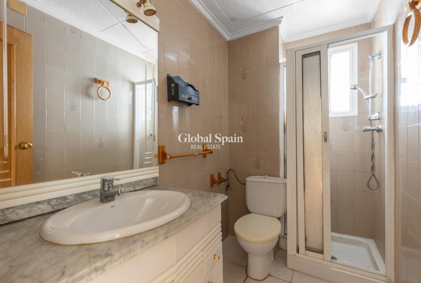 Wederverkoop - APPARTEMENT -
TORREVIEJA - Habaneras