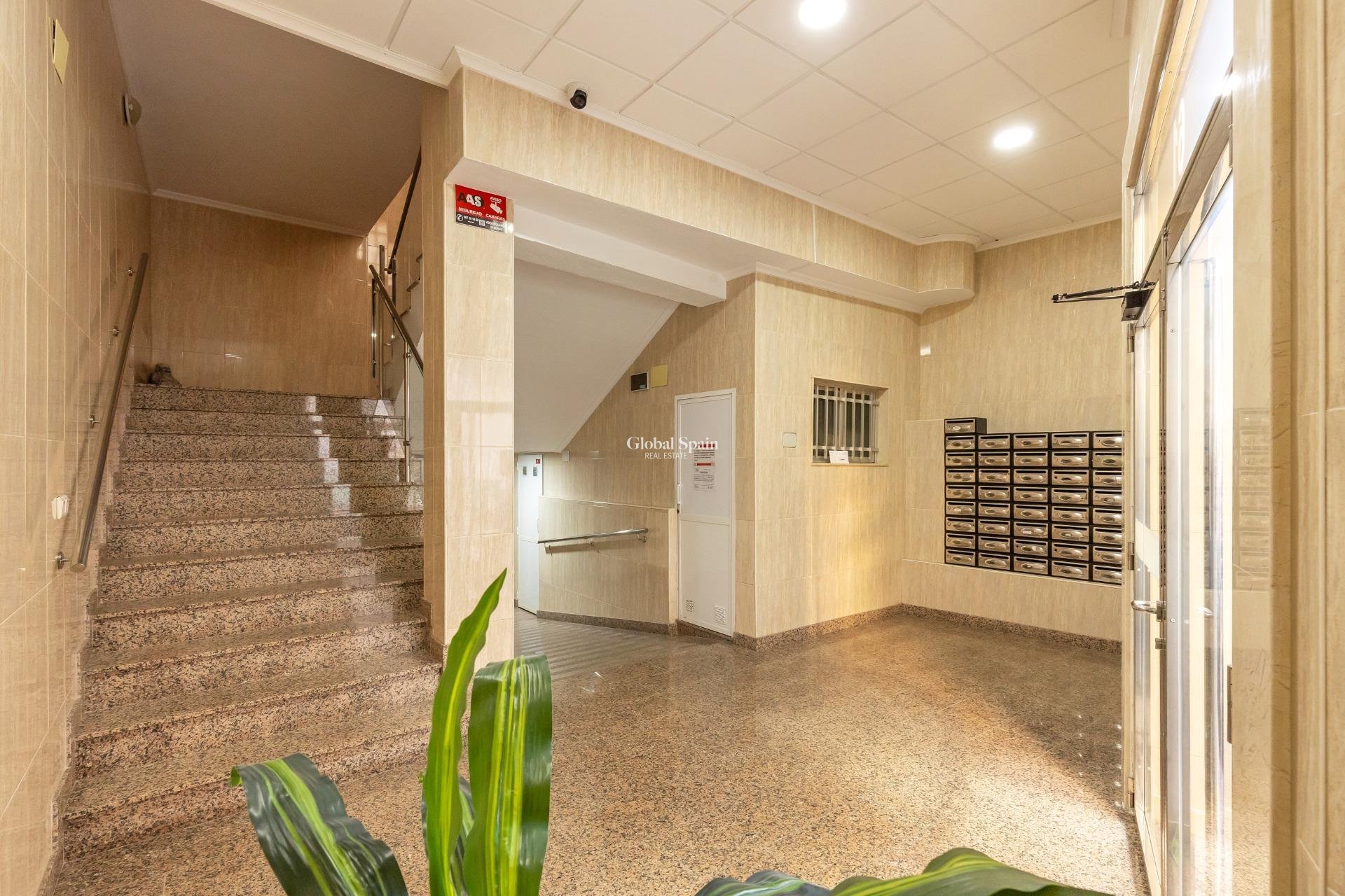 Wederverkoop - APPARTEMENT -
TORREVIEJA - Habaneras