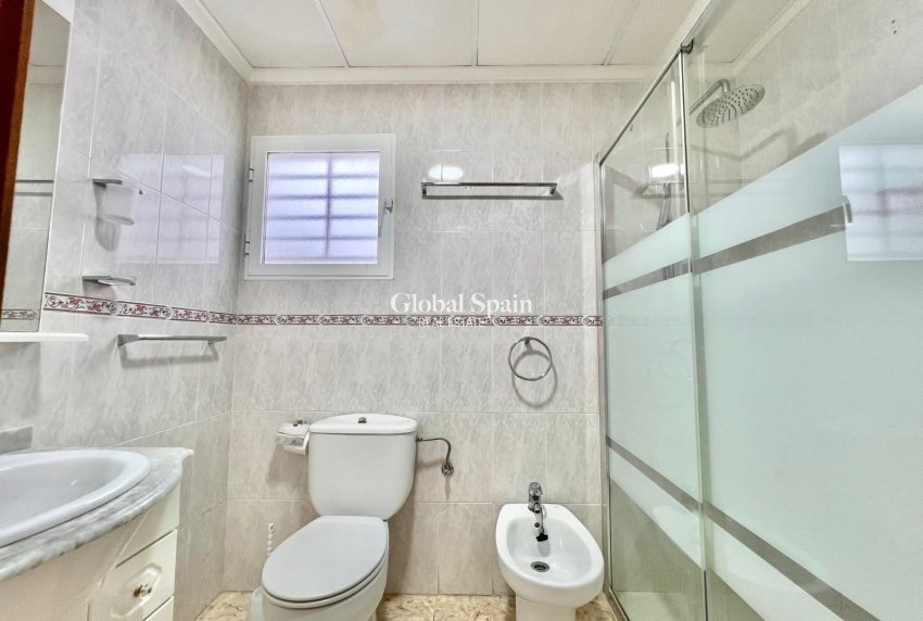 Wederverkoop - APPARTEMENT -
TORREVIEJA - Habaneras