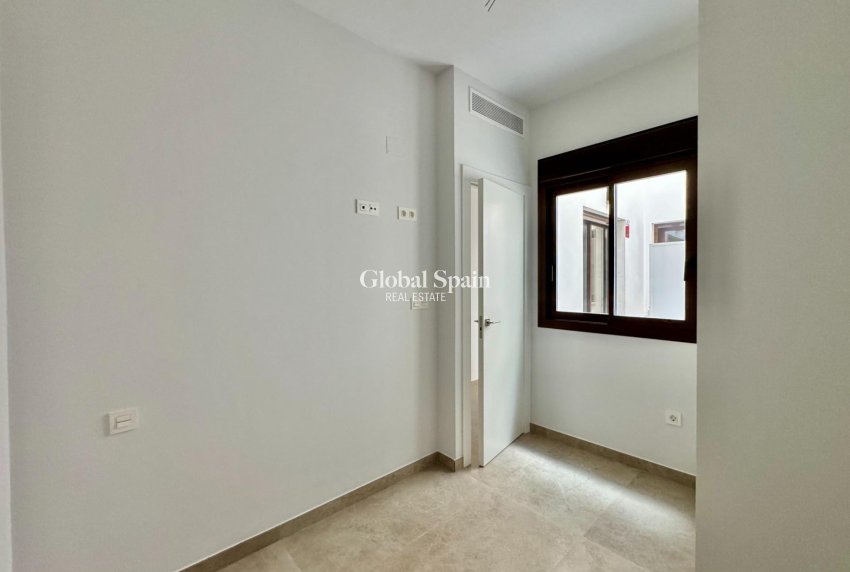 Wederverkoop - APPARTEMENT -
TORREVIEJA - Habaneras