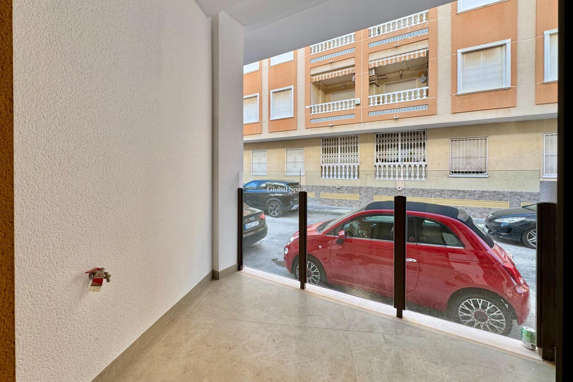 Wederverkoop - APPARTEMENT -
TORREVIEJA - Habaneras